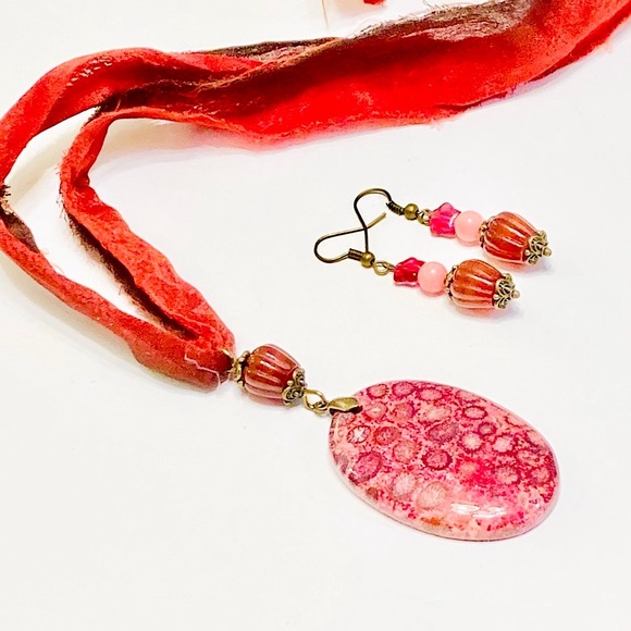 Agatized Coral Jade Rhodonite Necklace & Earrings - Picture 3 of 13